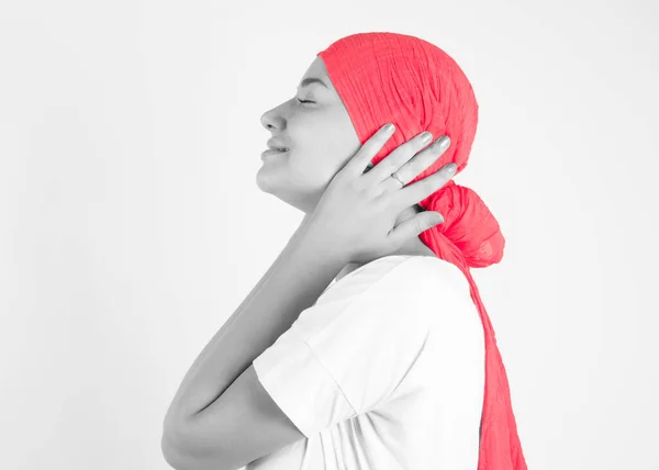 Mujer Feliz Perfil Con Bufanda Rosa Cáncer —  Fotos de Stock