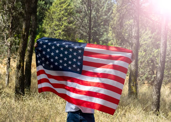 Hombre Feliz Con Bandera Los Estados Unidos —  Fotos de Stock