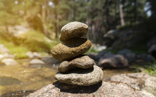 Fond Méditation Zen Piles Équilibrées Empilées Dans Eau Rivière — Photo
