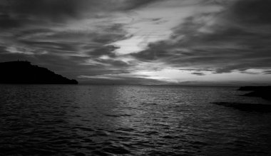 İbiza 'da bir koydan gün batımı