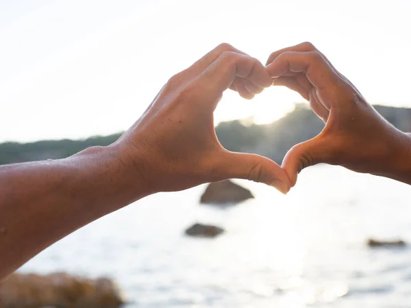 Manos Formando Corazón Playa — Foto de Stock