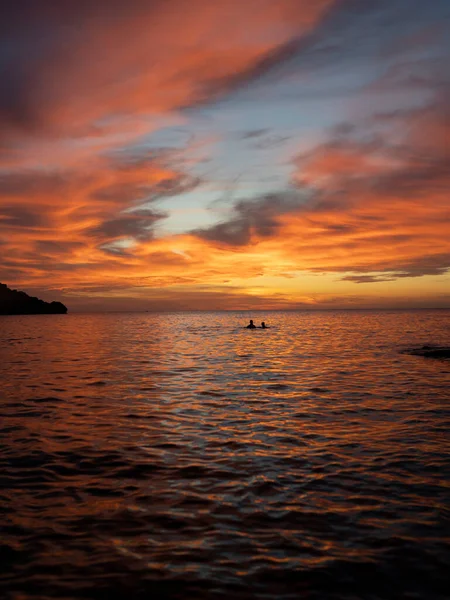 Pôr Sol Uma Ilha Tons Laranja Belas Vistas — Fotografia de Stock