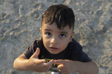 Doğada bir çocuğa yakın çekim