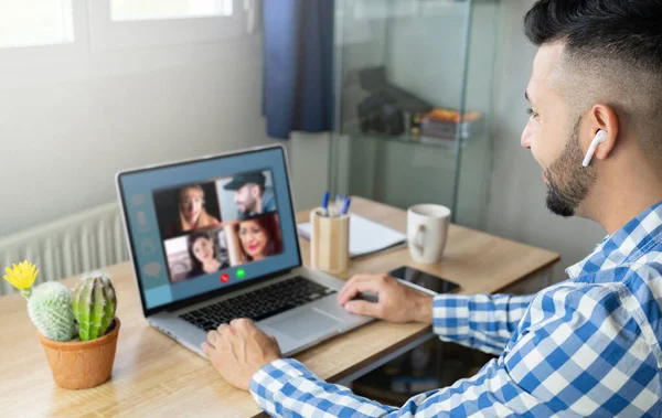 Las Familias Que Comunican Forma Remota Través Videoconferencia Pueden Ver — Foto de Stock