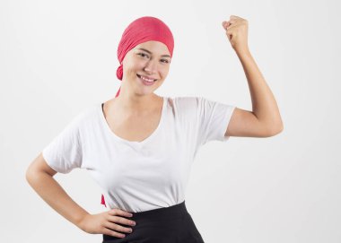 Kanserli kadın pembe atkı, güçlü.