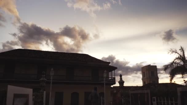 CUBA, TRINIDAD - OCTOBER 18, 2016: city tour. The old streets, the main square, the citizens. Life through the eyes of a tourist in Trinidad. — Stock Video