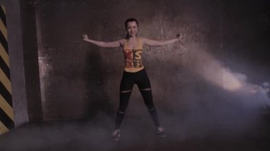 Ağız kavgası, bacak, kol ve lunges egzersizler bir dizi vardır