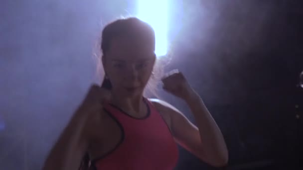 Womens fitness tränare — Stockvideo