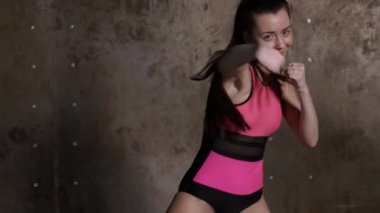 Grup eğitimi için ellerinizi havaya darbeler.