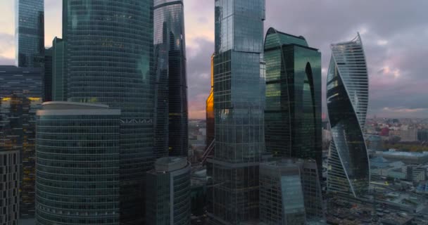 Inspelningen Businesscenter Moscow City Med Drönare Kvällen Lamporna Den Stora — Stockvideo