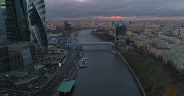 Business Center Moskou stad. Luchtfoto, dron schieten. — Stockvideo