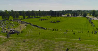 Borodino alanı ve Rus askerleri Borodino, Rusya Ana anıt. Hava fotoğrafçılığı