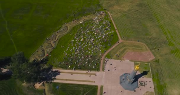 Obszar Borodino i główny pomnik rosyjskich żołnierzy Borodino, Rosja. Fotografia lotnicza — Wideo stockowe