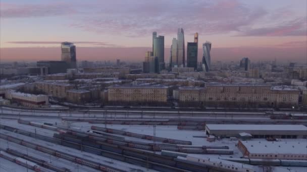 Закат неба ночное освещение москвы городской транспортной кольцевой антенны — стоковое видео