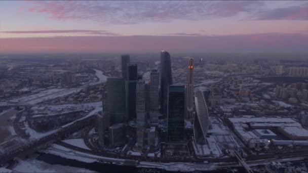 Ηλιοβασίλεμα του ουρανού νύχτα φως της Μόσχας πόλη κυκλοφορίας δακτύλιο Road εναέρια — Αρχείο Βίντεο