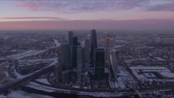 Atardecer cielo noche luz moscow ciudad tráfico anillo carretera aérea — Vídeos de Stock