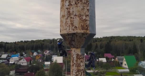 Industrial climbers paint the iron tower. Risky job. Extreme work. Worker alpinist. — Stock Video