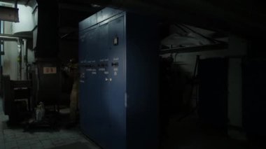 Tam Donanımlı Askerler Kamuflaj Üniforma Giyen Düşman Saldıran, Tüfekler Ateş Etmeye Hazır.