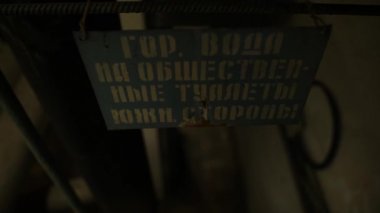 Tam Donanımlı Askerler Kamuflaj Üniforma Giyen Düşman Saldıran, Tüfekler Ateş Etmeye Hazır.