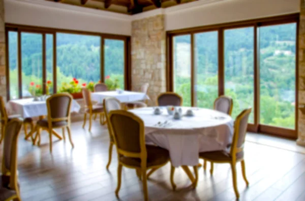 Innenraum Des Restaurants Mit Holzmöbeln Steinmauern Und Fenstern Mit Blick — Stockfoto