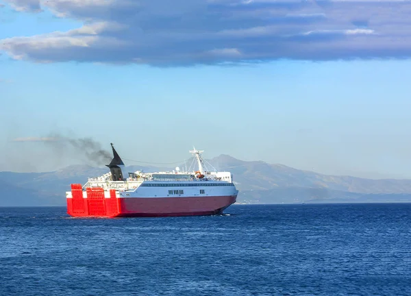 Поромний Човен Подорожує Грецькі Острови Егейському Морі — стокове фото