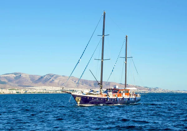 Nice Beautiful Wooden Hull Floating Blue Waters Saronic Gulf Piraeus — Stock Photo, Image