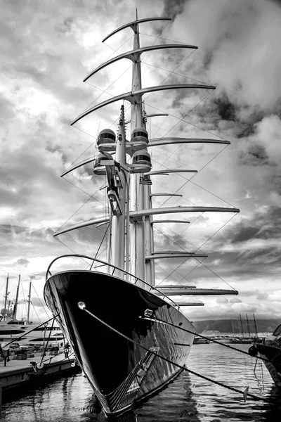 View Fantastic Mega Luxury Motor Boat Big Masts Marina Zeas — Stock Photo, Image