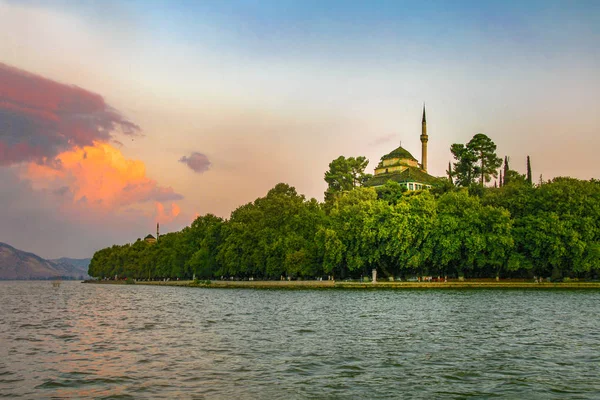 Pohled Ioanniny Město Jezero Pamvotis Při Západu Slunce Epirus Řecko — Stock fotografie