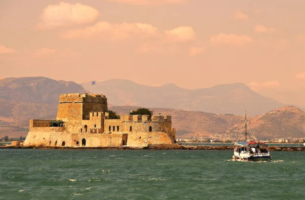 Small Wooden Boat Transfer Group Tourists Bourtzi Island Ancient Prison — Stock Photo, Image