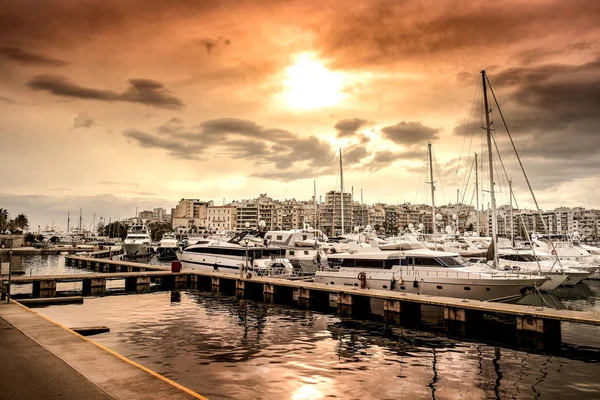 Розкішні Моторні Човни Яхти Dock Marina Zeas Piraeus Greece — стокове фото