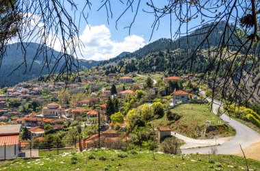 dağ köyü, Arcadia, Peloponnese, Yunanistan Baltessiniko görünümünü