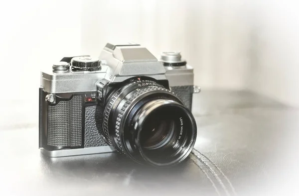 80年代のフィルムフォトカメラ — ストック写真