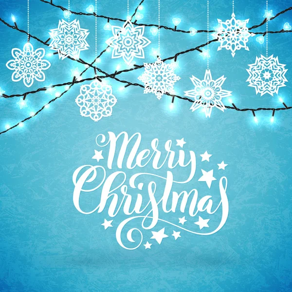 Cartaz de Natal alegre com letras desenhadas à mão, flocos de neve de papel e luzes brilhantes. Vetor — Vetor de Stock