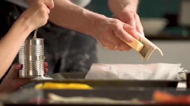 Children cooks pizza. Boy and girl having fun with father. Prepering ingredients for pizza. — Stock Video