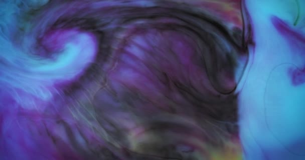 Des couleurs jaunes et bleues abstraites se déplaçant rapidement dans l'eau créant un effet psychédélique. Concept de macro couleur liquide. Zoom arrière mouvement. 