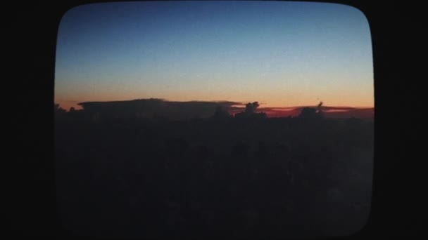 Вид Літак Удари Блискавки Хмарах Заході Сонця Смертельне Небо Блискавкою — стокове відео