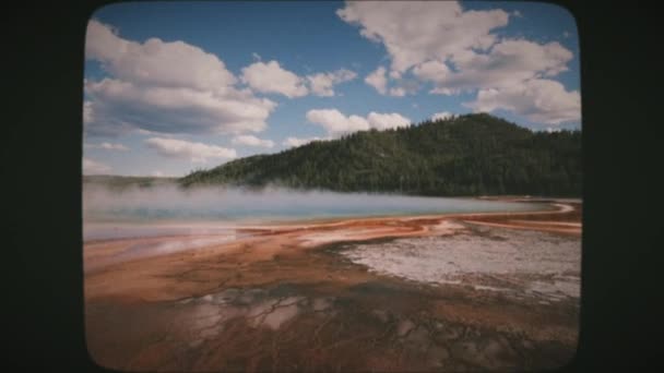 Grand Prismatic Spring Icónica Superficie Agua Termal Cubierta Vapor Parque — Vídeo de stock