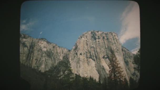 Conduciendo Hacia Rocas Granito Capitán Parque Nacional Yosemite Vintage Aspecto — Vídeo de stock