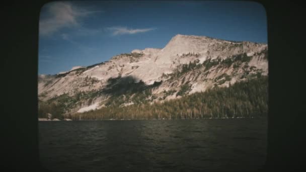 Widok Piękne Jezioro Tenaya Granitowych Szczytów Sosen Tle Przełęcz Tioga — Wideo stockowe