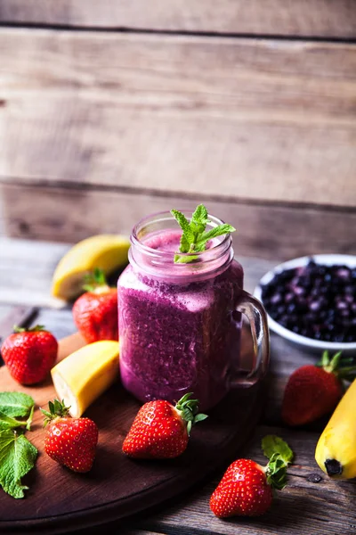 Blueberry smoothies on a wooden background with fruits. Vitamins — Stock Photo, Image