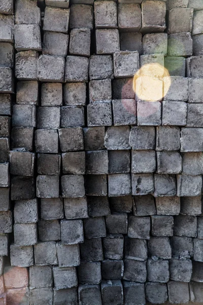 Voor- en zijkant uitzicht op betonnen paal stapel — Stockfoto