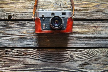 Ahşap masa arka plan, vintage renk tonu Retro kamera