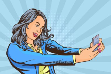 Sosyal ağlarda akıllı telefonlarda selfie çeken güzel genç kadınlar. Pop sanat vektörü illüstrasyonu. Resimler arkaplandan ayrıldı