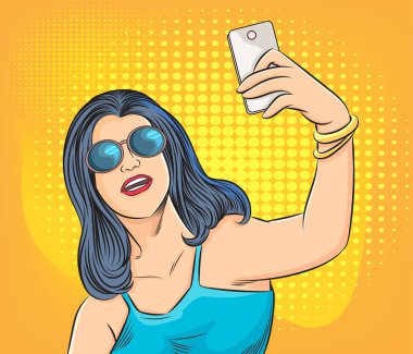 Sosyal medya ağlarında akıllı telefondan selfie çeken güzel genç kadınlar. Pop sanat vektör illüstrasyonu. Resim arkaplandan ayrıldı
