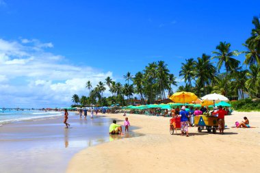Porto de Galinhas 'ın kalabalık plajı, Pernambuco, Brezilya