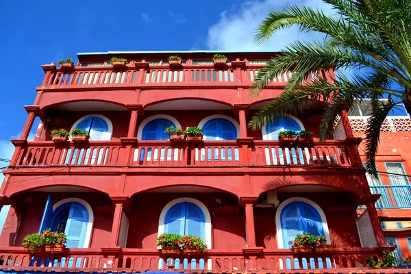 Güzel renkli şehir Saint Louise, Senegal