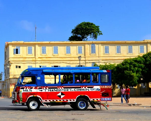 Τοπικά Δημόσια Λεωφορεία Στο Saint Louise Σενεγάλη — Φωτογραφία Αρχείου