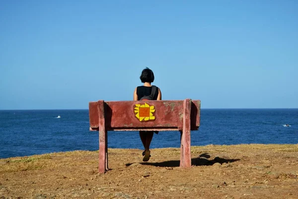 Dame Assise Sur Banc Île Ngor Sénégal — Photo