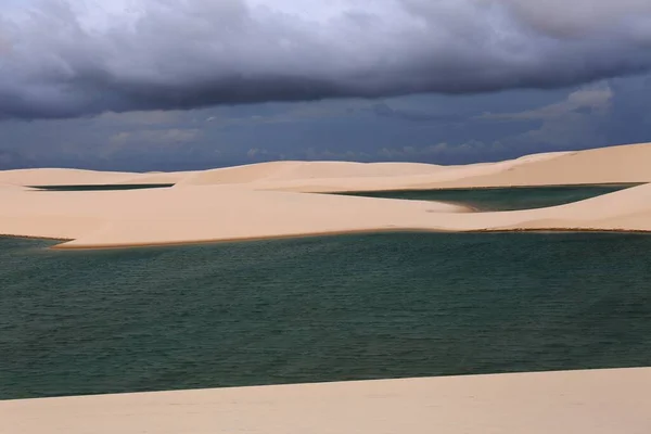 Gyönyörű Táj Türkiz Lagúnák Fehér Homokdűnék Lencois Maranhenses Nemzeti Parkban — Stock Fotó