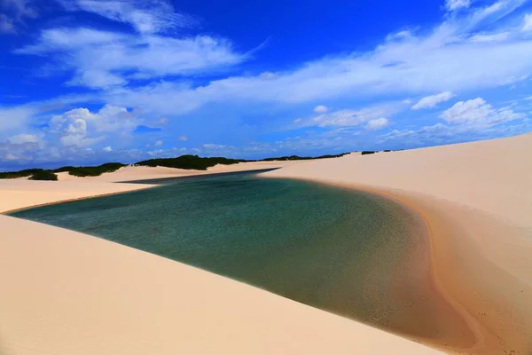 巴西马兰豪Lencois Maranhenses国家公园绿松石泻湖和白沙沙丘的美丽风景 — 图库照片